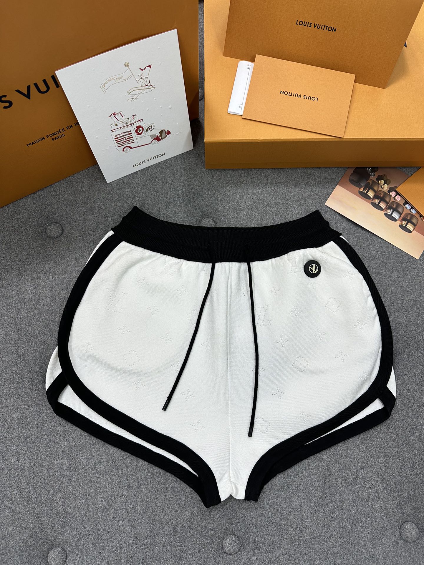 [TJ공장] 루이비통 LV모노그램 오픈워크 화이트 조깅 반바지 여성복