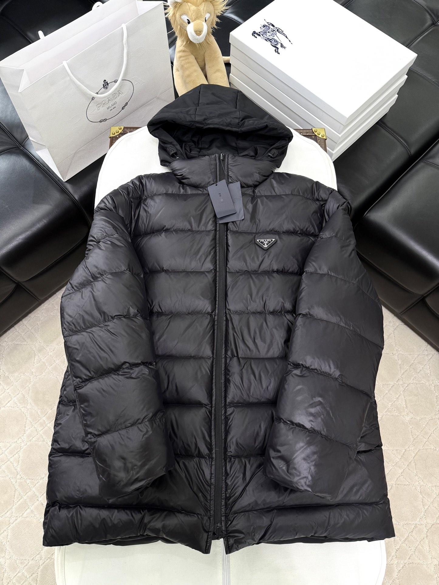 [V공장] 프라다 삼각로고 리버시블 블랙 패딩 자켓