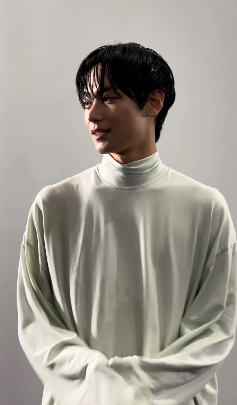 [A발렌샤] 발렌시아가 터틀넥 크림 화이트 롱 슬리브