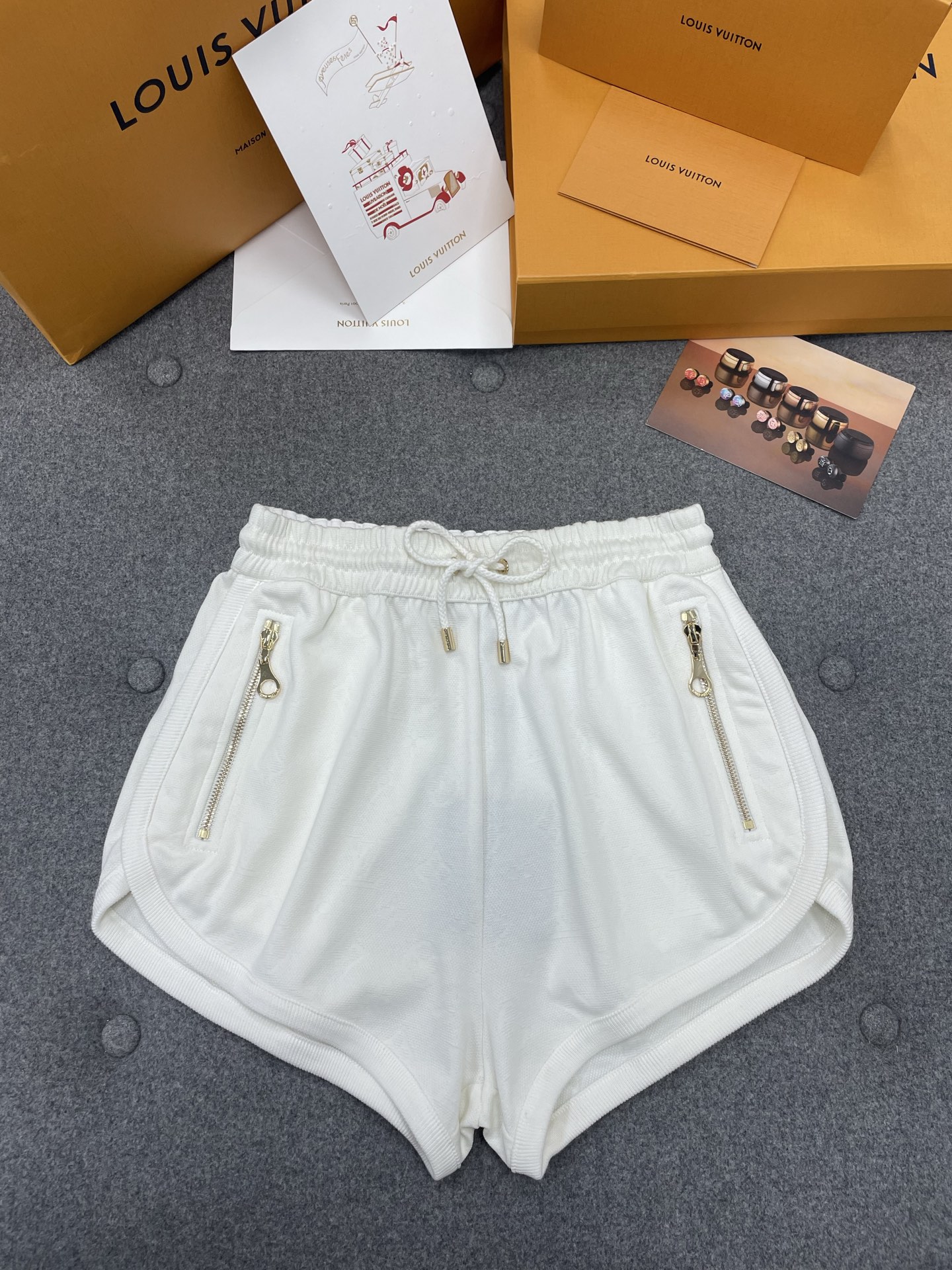 [TJ공장] 루이비통 모노그램 피케 화이트 조깅 반바지 여성복