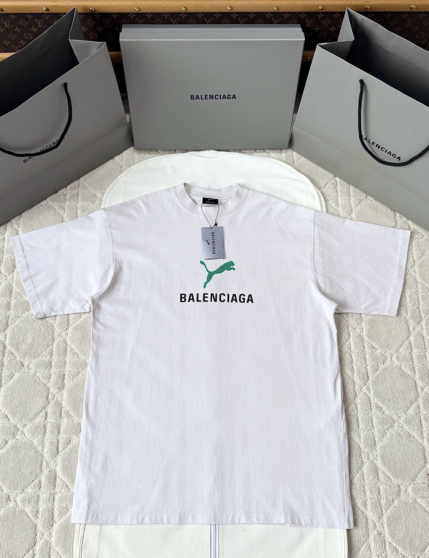 발렌시아가 X 푸마 화이트 티셔츠