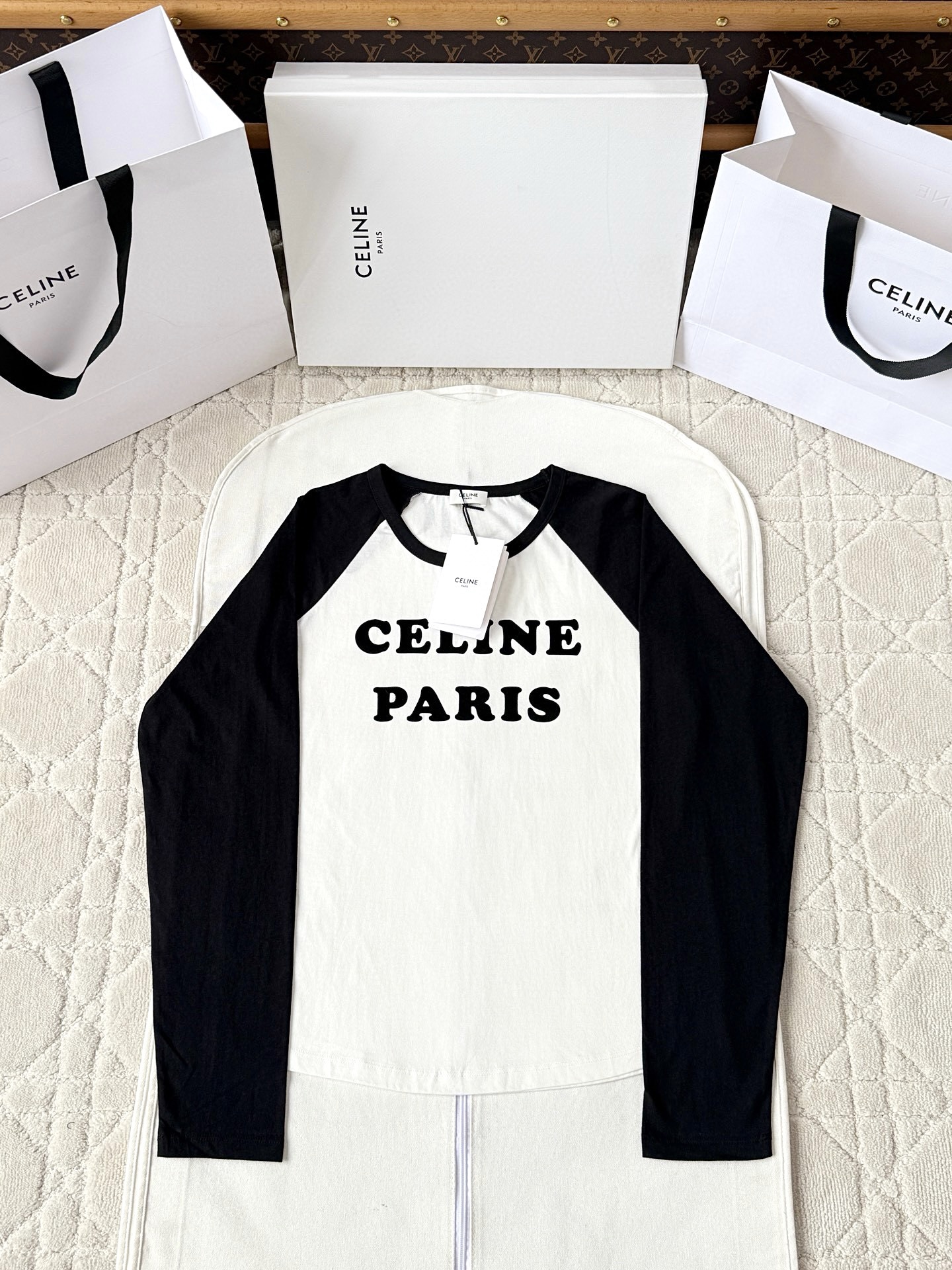 셀린느 PARIS 블랙 화이트 롱 슬리브 여성복