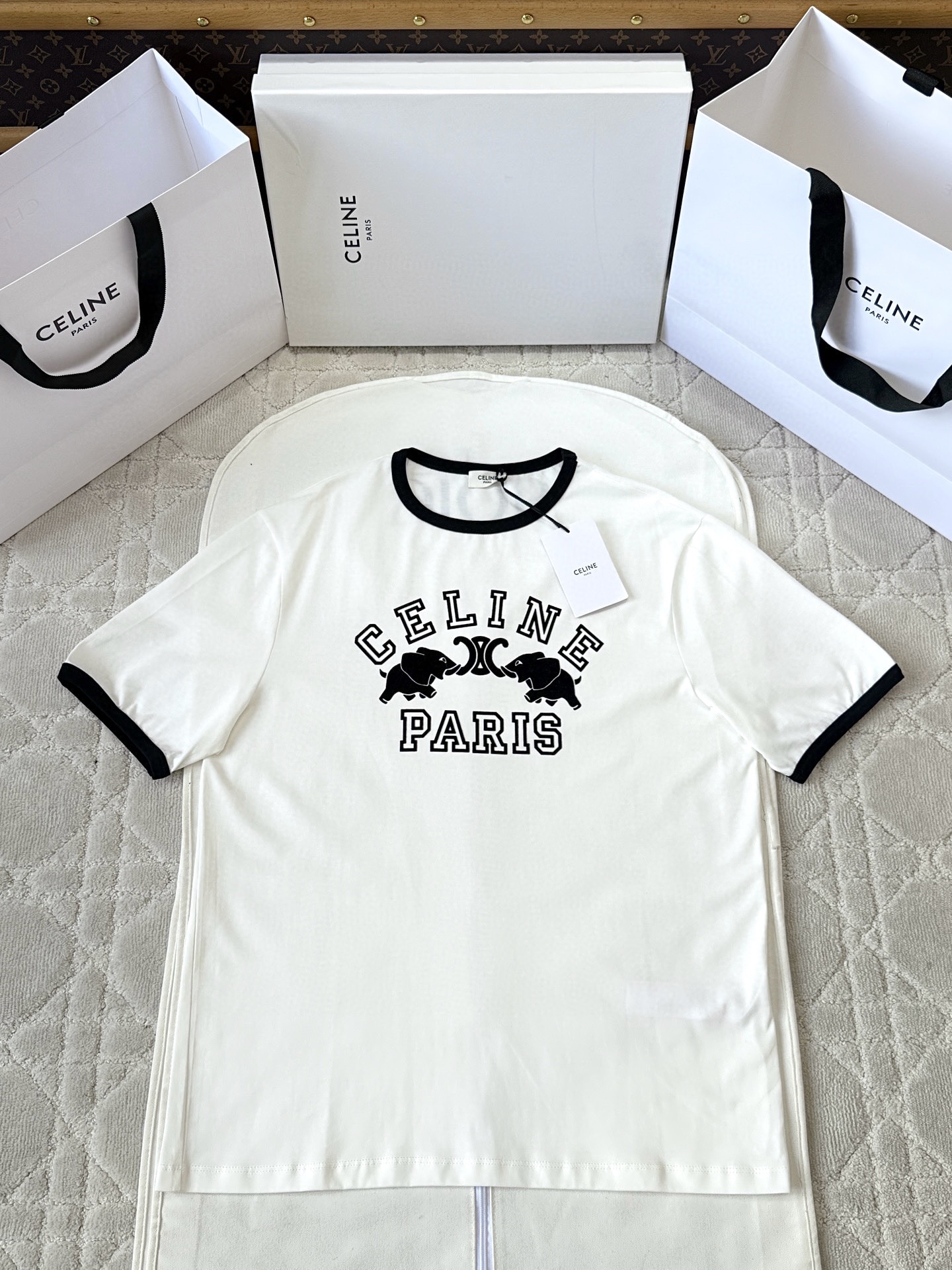 셀린느 PARIS 화이트 티셔츠