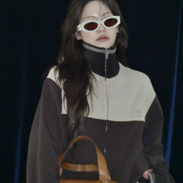 [잔디집] 미우미우 코코아 브라운 집업 니트 맨투맨