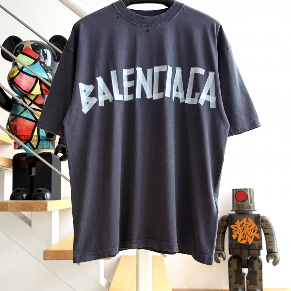 [계단] 발렌시아가 테이프 타입 워시드 블랙 티셔츠