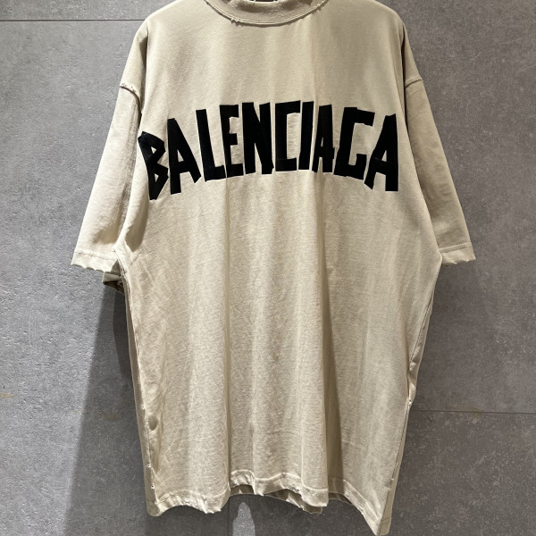 [계단] 발렌시아가 테이프 타잎 베이지 티셔츠