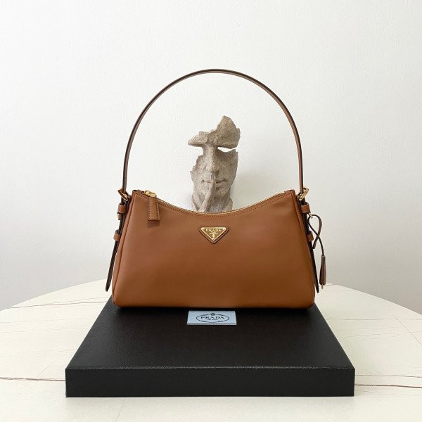 [블랙프레임] 프라다 에메 미디엄 카라멜 레더 숄더백