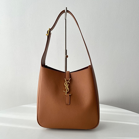 [블랙프레임] 생로랑 르 5 아 7 그레인 레더 폭스 스몰 숄더백 713938