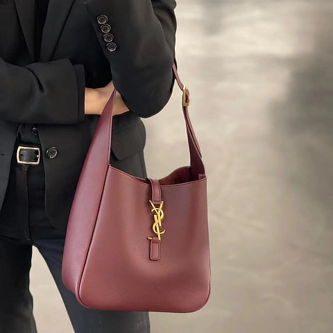 [블랙 프레임] 생로랑 르 5 아 7 라지 카프스킨 레더 버건디 숄더백 753837