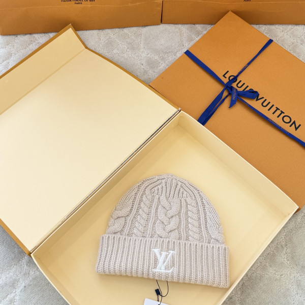 루이비통 온리 LV 케이블 베이지 비니