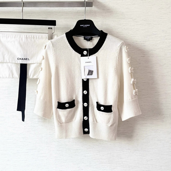 샤넬 캐시미어 크림 화이트 가디건 여성복