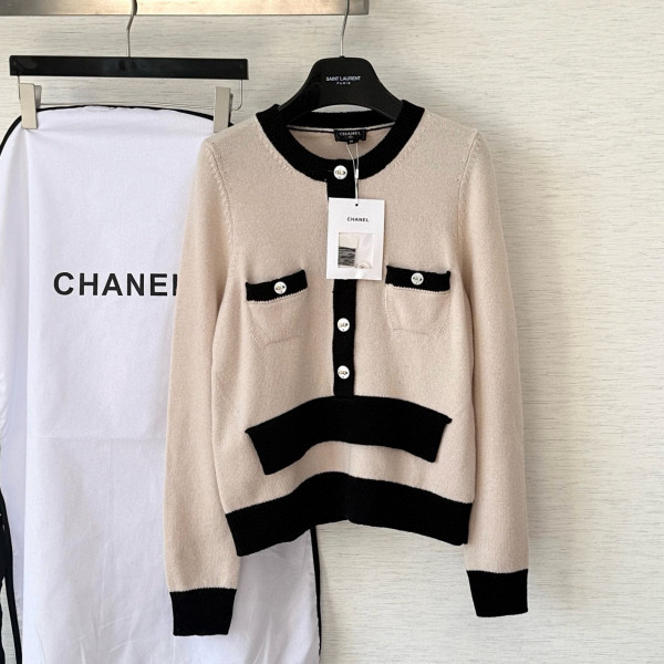 샤넬 캐시미어 크림 화이트 가디건 여성복