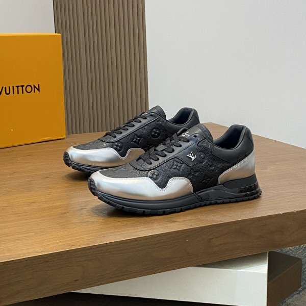 루이비통 런 어웨이 모노그램 블랙 스니커즈