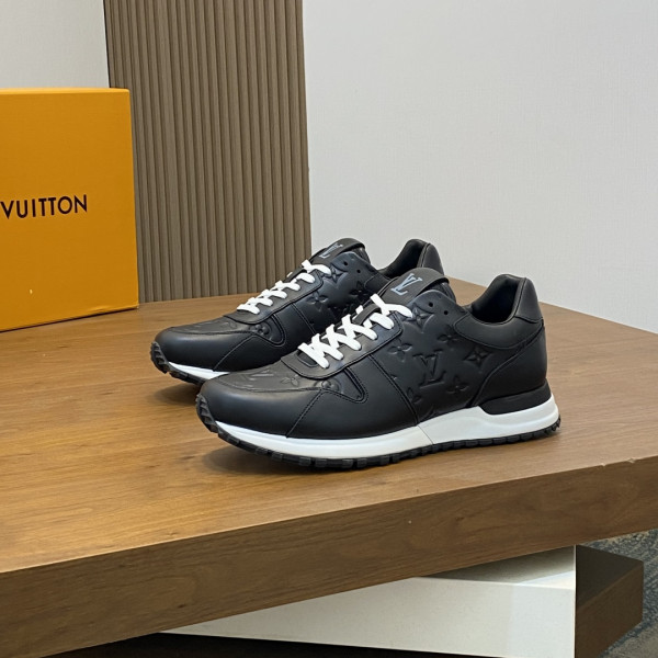 루이비통 런 어웨이 모노그램 블랙 스니커즈