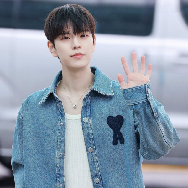 [잔디집] 아미 하트 로고 블루 데님 셔츠