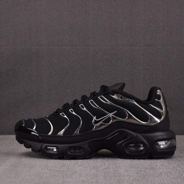 [순원] 나이키 에어 맥스 플러스 SE 메탈릭 실버 블랙 HJ9743-001
