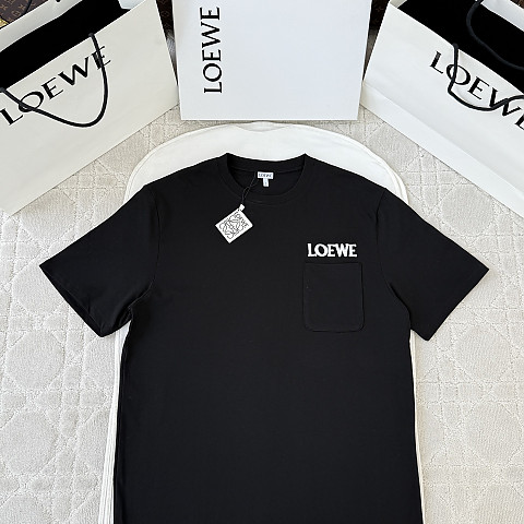 로에베 로고 포켓 블랙 티셔츠