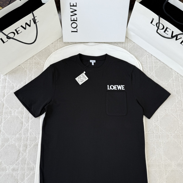 로에베 로고 포켓 블랙 티셔츠